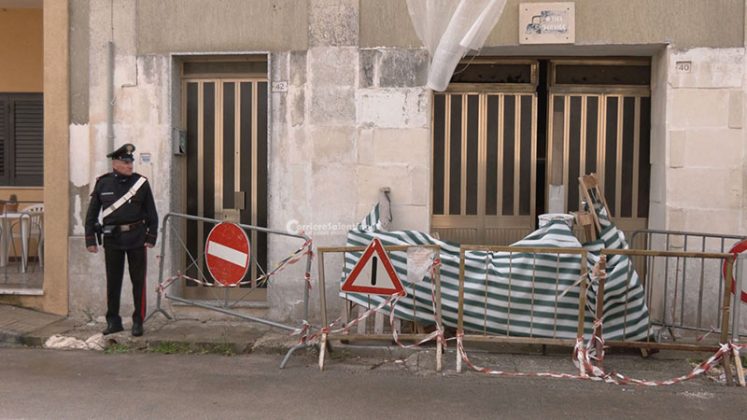 Nasconde in casa il cadavere del padre per quasi un anno, shock nel Salento: 56enne portato in caserma - Corriere Salentino