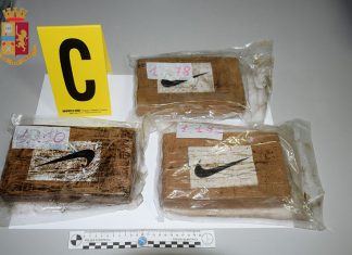 In auto con 12 chili di cocaina, tentano la fuga alla vista della polizia: arrestato 57enne, ricercato il complice