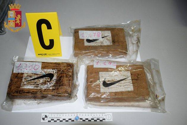 In auto con 12 chili di cocaina, tentano la fuga alla vista della polizia: arrestato 57enne, ricercato il complice - Corriere Salentino