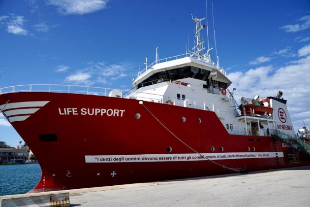 Accolta a Brindisi la nave di Emergency con 105 persone salvate al largo della Libia - Corriere Salentino