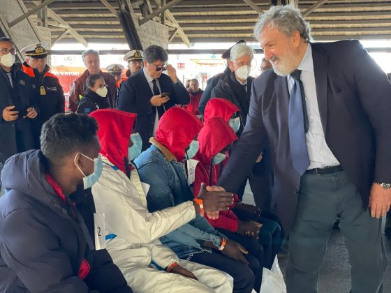 Accolta a Brindisi la nave di Emergency con 105 persone salvate al largo della Libia - Corriere Salentino