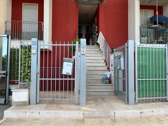 Tragedia in tarda mattinata, divampa incendio in abitazione: muore un uomo di 47 anni - Corriere Salentino