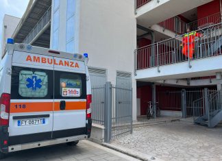 Tragedia in tarda mattinata, divampa incendio in abitazione: muore un uomo di 47 anni