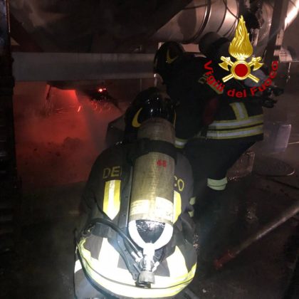 Divampa incendio in un'azienda metalmeccanica, vigili del fuoco al lavoro nella zona industriale - Corriere Salentino