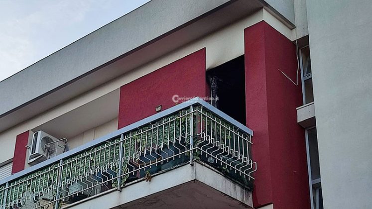 Prima lo scoppio, poi la fiammata. Divampa incendio al secondo piano di una palazzina - Corriere Salentino