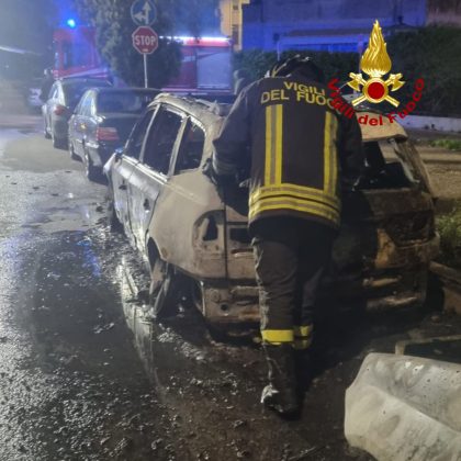 Notte di fuoco a pochi passi da Lecce, bruciate cinque auto nella stessa strada - Corriere Salentino