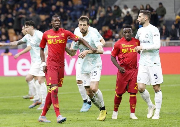 Le luci a San Siro sono solo per l’Inter: Lecce mai pericoloso, contro i nerazzurri finisce 2 a 0 - Corriere Salentino