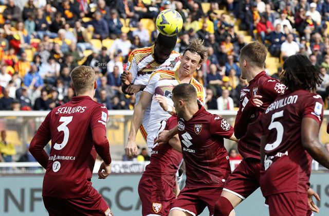 Terza sconfitta di fila, il Lecce torna coi piedi per terra - Corriere Salentino