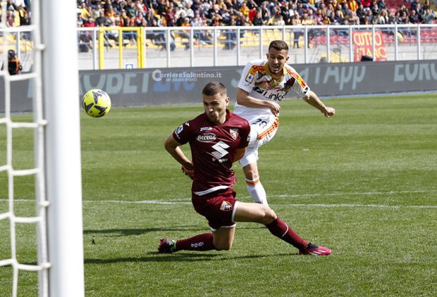 Terza sconfitta di fila, il Lecce torna coi piedi per terra - Corriere Salentino