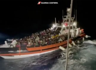 La Guardia Costiera soccorre 211 migranti a largo di Lampedusa