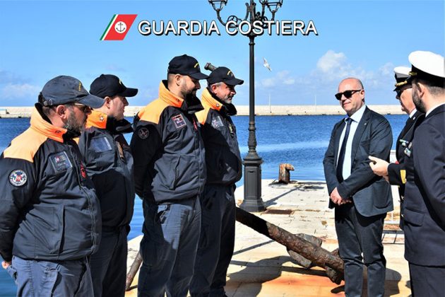 Il Prefetto Luca Rotondi in visita alla Capitaneria di porto di Gallipoli - Corriere Salentino