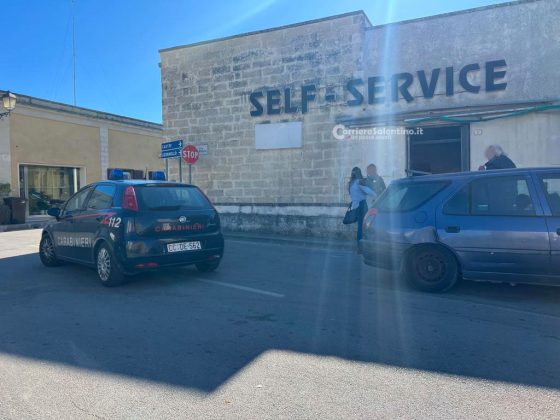 Misteriosa intimidazione in serata, bomba carta sventra la saracinesca di un alimentari - Corriere Salentino