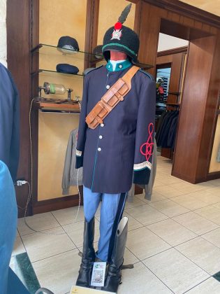 Le uniformi storiche dell’Esercito in mostra al Chiostro dei Carmelitani - Corriere Salentino