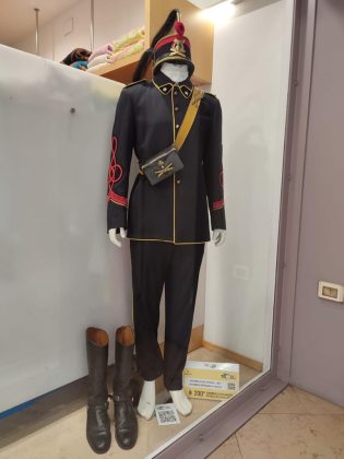 Le uniformi storiche dell’Esercito in mostra al Chiostro dei Carmelitani - Corriere Salentino