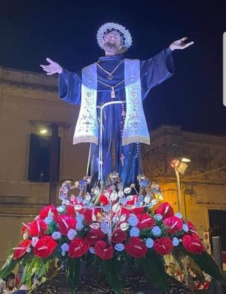 Il sole di aprile illumina la Pasquetta dei Copertinesi all’ombra del Santuario-Convento Santa Maria della Grottella - Corriere Salentino
