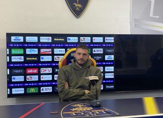 Falcone: “Non si molla di un centimetro!”. Durante gli allenamenti in nazionale, scherzando con Meret: ”Occhio al vento del Salento”