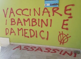 “Vaccinare i bambini è da medici assassini”, scritte no-Vax sulla scuola dell’infanzia: indagano i carabinieri