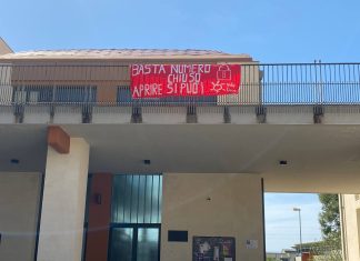 Test di medicina anche a Lecce, Udu: “Basta numero chiuso: aprire si può!”. Uno striscione in ogni università per protestare