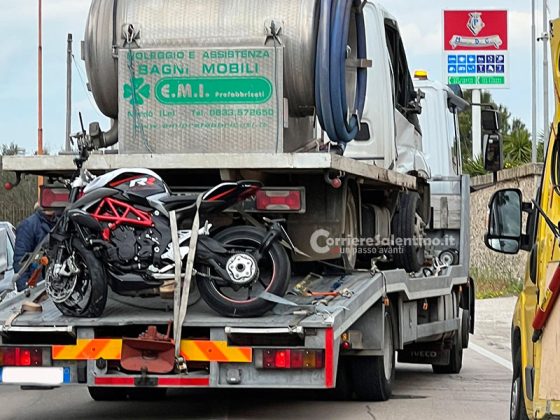Violento scontro frontale tra moto e furgone, corsa in ospedale per un 46enne: “codice rosso” - Corriere Salentino