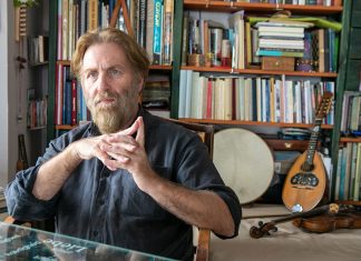 Calimera conferisce la cittadinanza onoraria al musicista greco Kostas Konstantatos