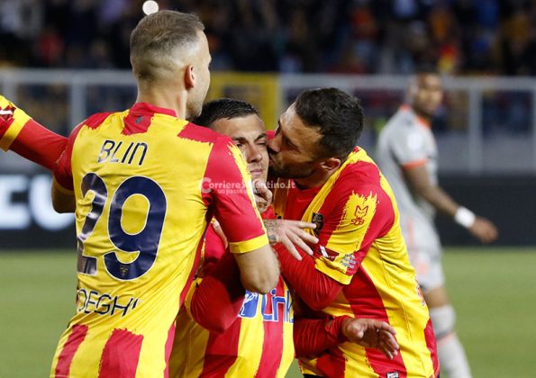 Dopo oltre due mesi si torna a gioire: un rigore di Strefezza ridà ossigeno e fiducia ai giallorossi - Corriere Salentino