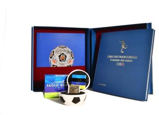 Disponibile in provincia di Lecce il libro dei francobolli “Il mondo del calcio”