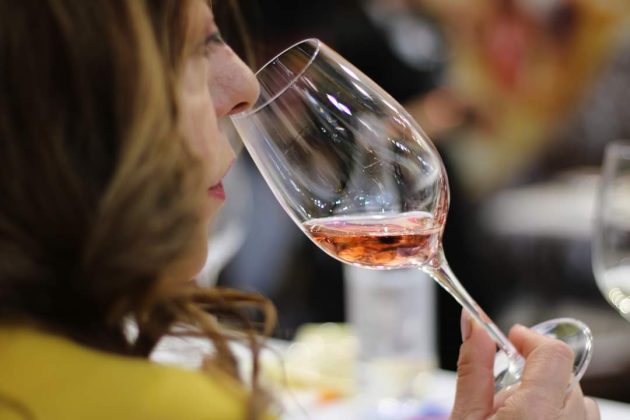 Taglio del nastro della Puglia al Vinitaly 2023, Pentassuglia: “Si respira entusiasmo” - Corriere Salentino