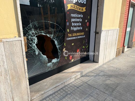 Furto con spaccata alla periferia della città, i ladri sfondano la vetrata ed entrano in pizzeria - Corriere Salentino