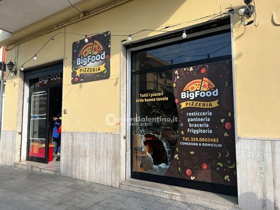 Furto con spaccata alla periferia della città, i ladri sfondano la vetrata ed entrano in pizzeria - Corriere Salentino