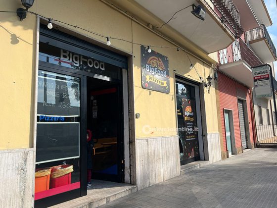 Furto con spaccata alla periferia della città, i ladri sfondano la vetrata ed entrano in pizzeria - Corriere Salentino