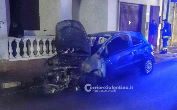 Ancora incendi d’auto ad Ugento, terza vettura a fuoco in pochi giorni: brucia la Corsa di una donna - Corriere Salentino