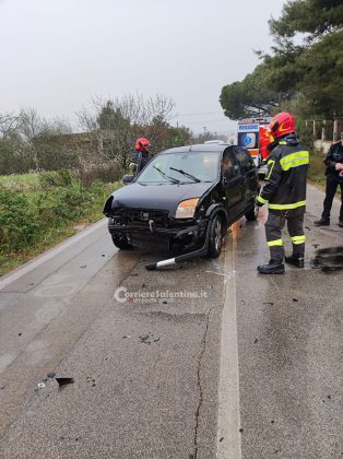 Paura nel Capo di Leuca, perde il controllo dell'auto e si ribalta: corsa in ospedale per una donna - Corriere Salentino