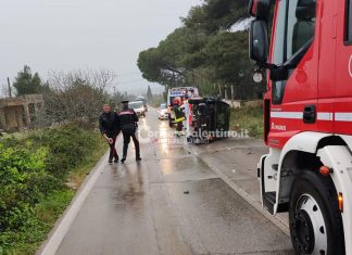 Paura nel Capo di Leuca, perde il controllo dell’auto e si ribalta: corsa in ospedale per una donna