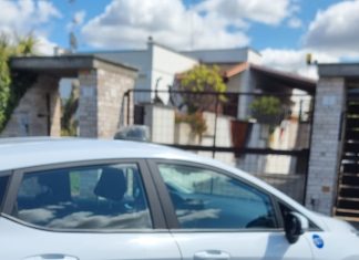 Padroni di casa a lavoro, ladri forzano una persiana per tentare il furto: l’allarme li mette in fuga