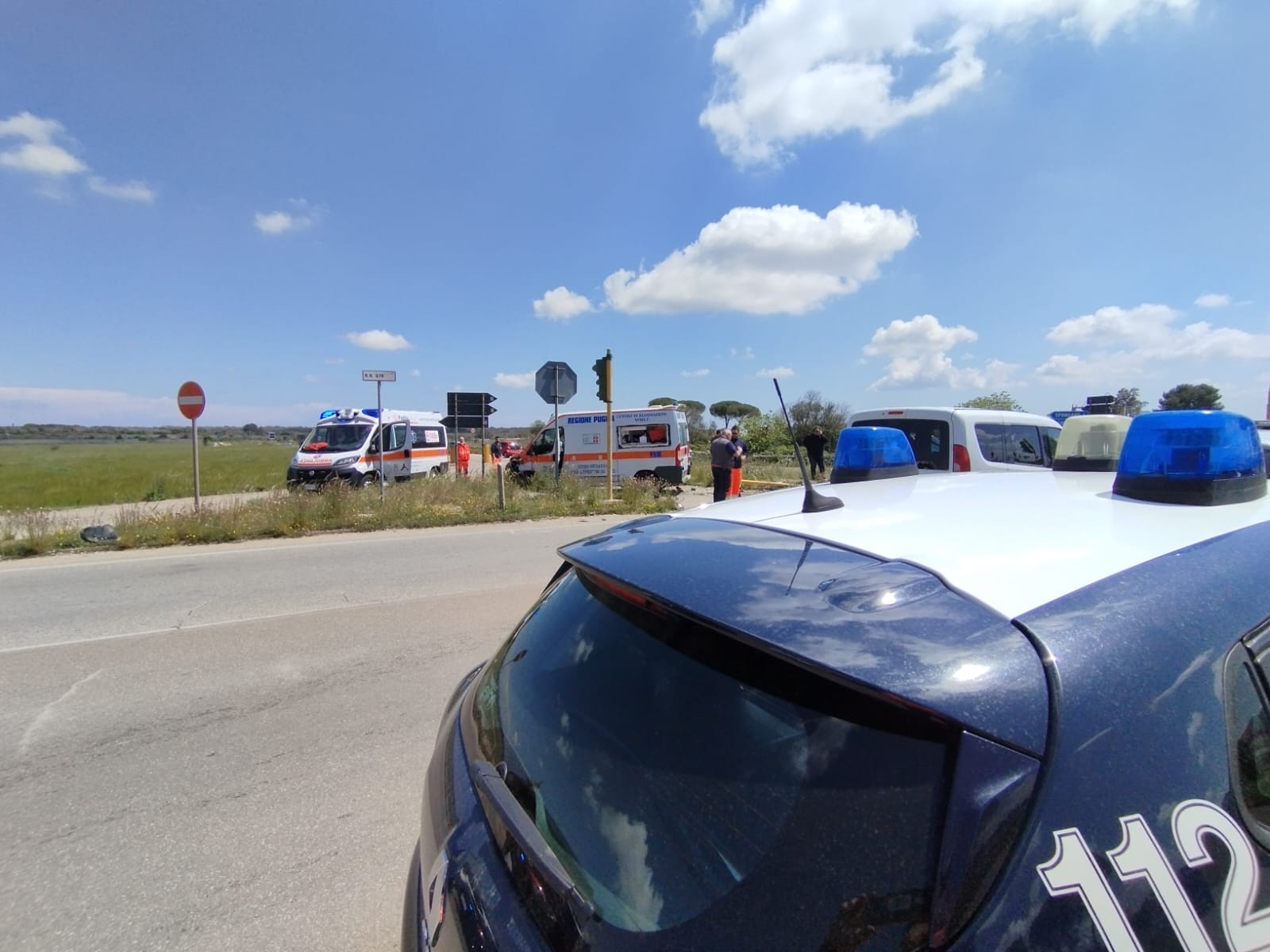 Schianto all'incrocio con l'ambulanza a sirene spiegate, tre feriti: in ospedale anche mamma e figlia - Corriere Salentino