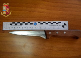 Rapinò studente davanti al liceo ed automobilista al semaforo, scattano le manette per un 55enne già noto