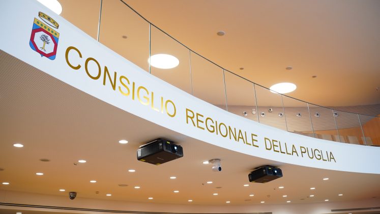 Emiliano in consiglio regionale: "Il Ministro Fitto venga in aula a tranquillizzarci sui fondi FSC. Se li perdessimo per la Puglia sarebbe una quaresima infinita" - Corriere Salentino