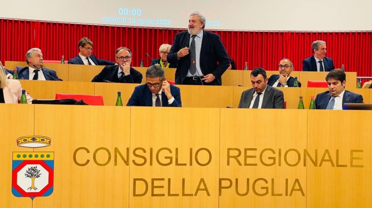 Emiliano in consiglio regionale: "Il Ministro Fitto venga in aula a tranquillizzarci sui fondi FSC. Se li perdessimo per la Puglia sarebbe una quaresima infinita" - Corriere Salentino