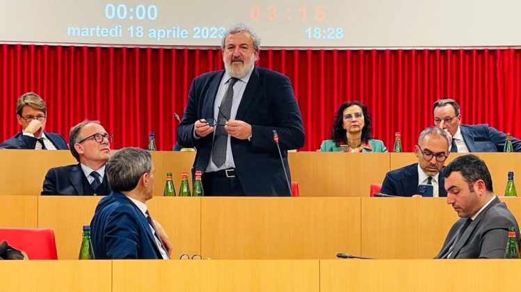 Emiliano in consiglio regionale: "Il Ministro Fitto venga in aula a tranquillizzarci sui fondi FSC. Se li perdessimo per la Puglia sarebbe una quaresima infinita" - Corriere Salentino