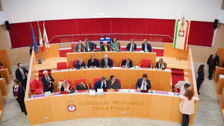 Emiliano in consiglio regionale: "Il Ministro Fitto venga in aula a tranquillizzarci sui fondi FSC. Se li perdessimo per la Puglia sarebbe una quaresima infinita" - Corriere Salentino