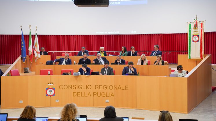 Emiliano in consiglio regionale: "Il Ministro Fitto venga in aula a tranquillizzarci sui fondi FSC. Se li perdessimo per la Puglia sarebbe una quaresima infinita" - Corriere Salentino