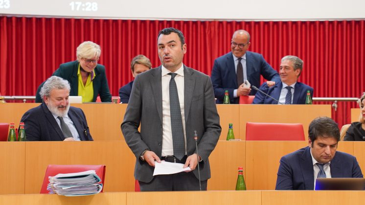 Emiliano in consiglio regionale: "Il Ministro Fitto venga in aula a tranquillizzarci sui fondi FSC. Se li perdessimo per la Puglia sarebbe una quaresima infinita" - Corriere Salentino