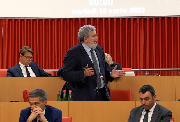 Emiliano in consiglio regionale: "Il Ministro Fitto venga in aula a tranquillizzarci sui fondi FSC. Se li perdessimo per la Puglia sarebbe una quaresima infinita" - Corriere Salentino