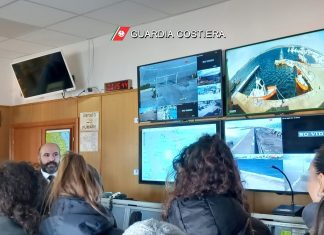 Tutela ambientale, studenti del Liceo Virgilio Redi di Lecce hanno visitato la Capitaneria di porto di Gallipoli