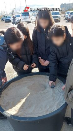 Capitaneria di Porto di Gallipoli: sono gli studenti a dare il benvenuto alla Settimana Blu - Corriere Salentino