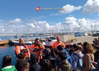 Capitaneria di Porto di Gallipoli: sono gli studenti a dare il benvenuto alla Settimana Blu