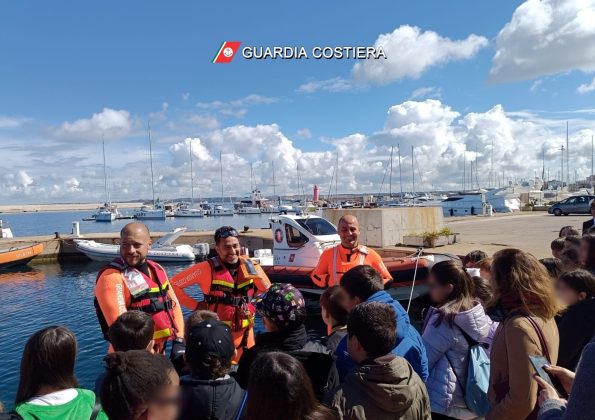 Capitaneria di Porto di Gallipoli: sono gli studenti a dare il benvenuto alla Settimana Blu - Corriere Salentino
