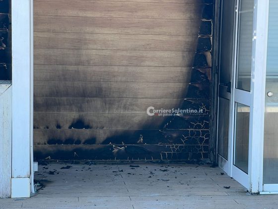 Piromani in azione, nel mirino finiscono uno stabilimento balneare e l’auto di un insegnante - Corriere Salentino