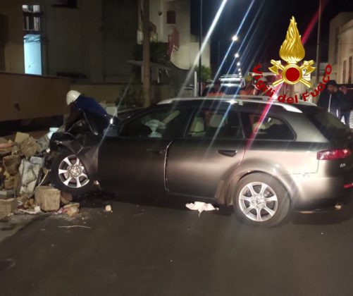 L’uno abbatte palo e si ribalta, l’altro si schianta contro un cancello: due feriti in poche ore - Corriere Salentino