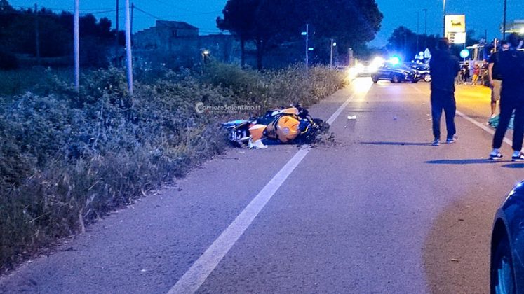 Dramma sulle strade del Salento: schianto tra auto e moto, muore centauro 21enne - Corriere Salentino